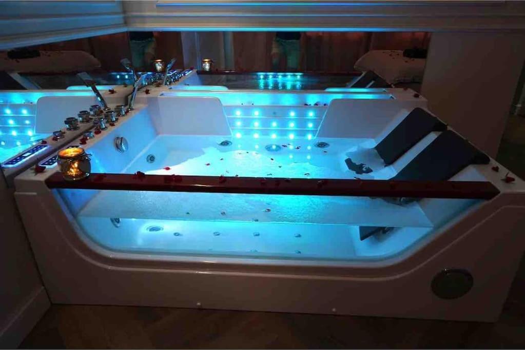 Apartament Glamour Prywatne Jacuzzi Starowislna Краків Екстер'єр фото