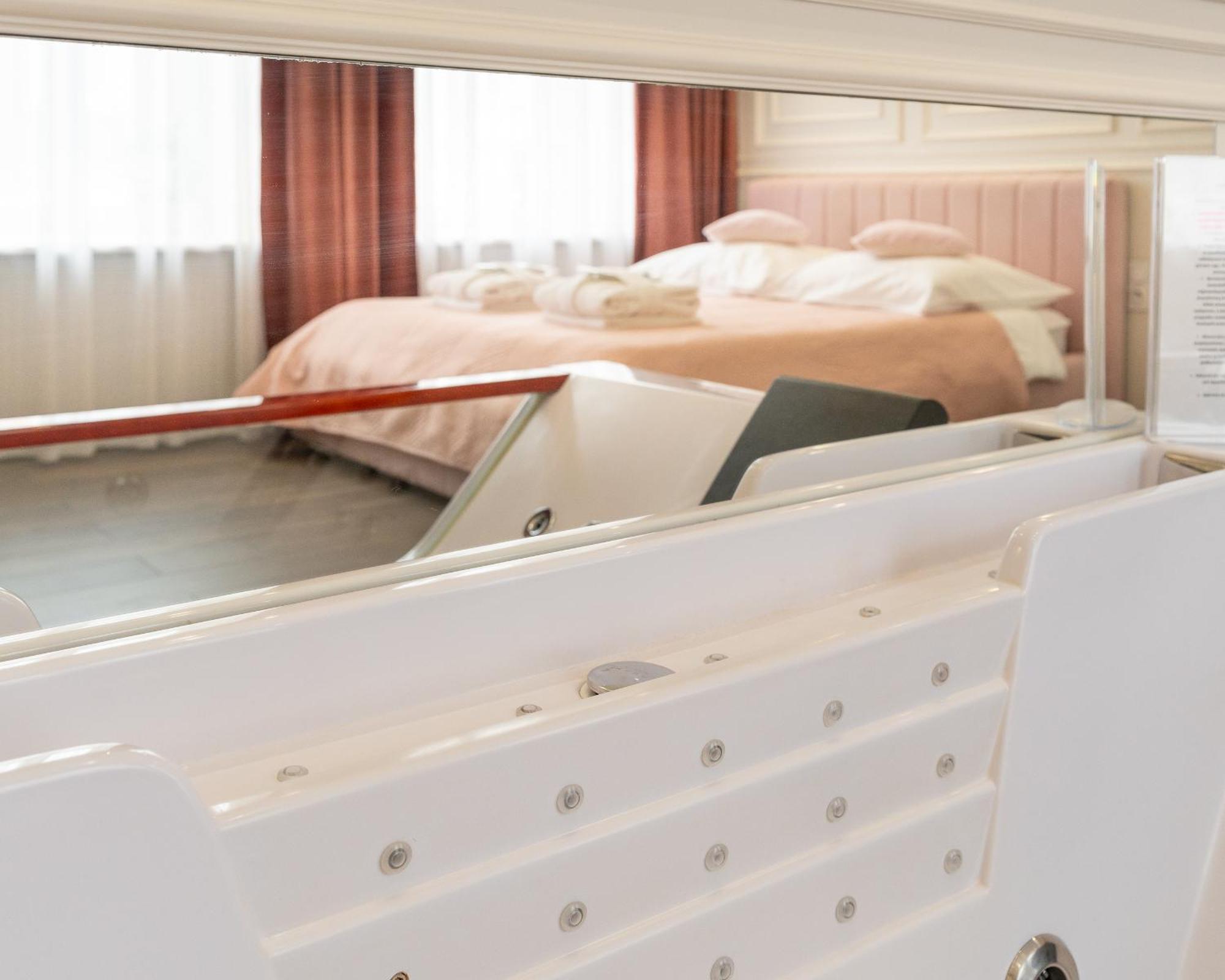 Apartament Glamour Prywatne Jacuzzi Starowislna Краків Екстер'єр фото